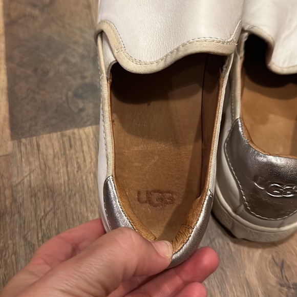 UGG Leather Slip Ons Cas sz 7 - Picture 3 of 9